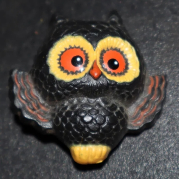 Vintage Owl Pin, Halloween Owl Brooch, Spooky Orange Eyed Owl - Picture 2 of 9